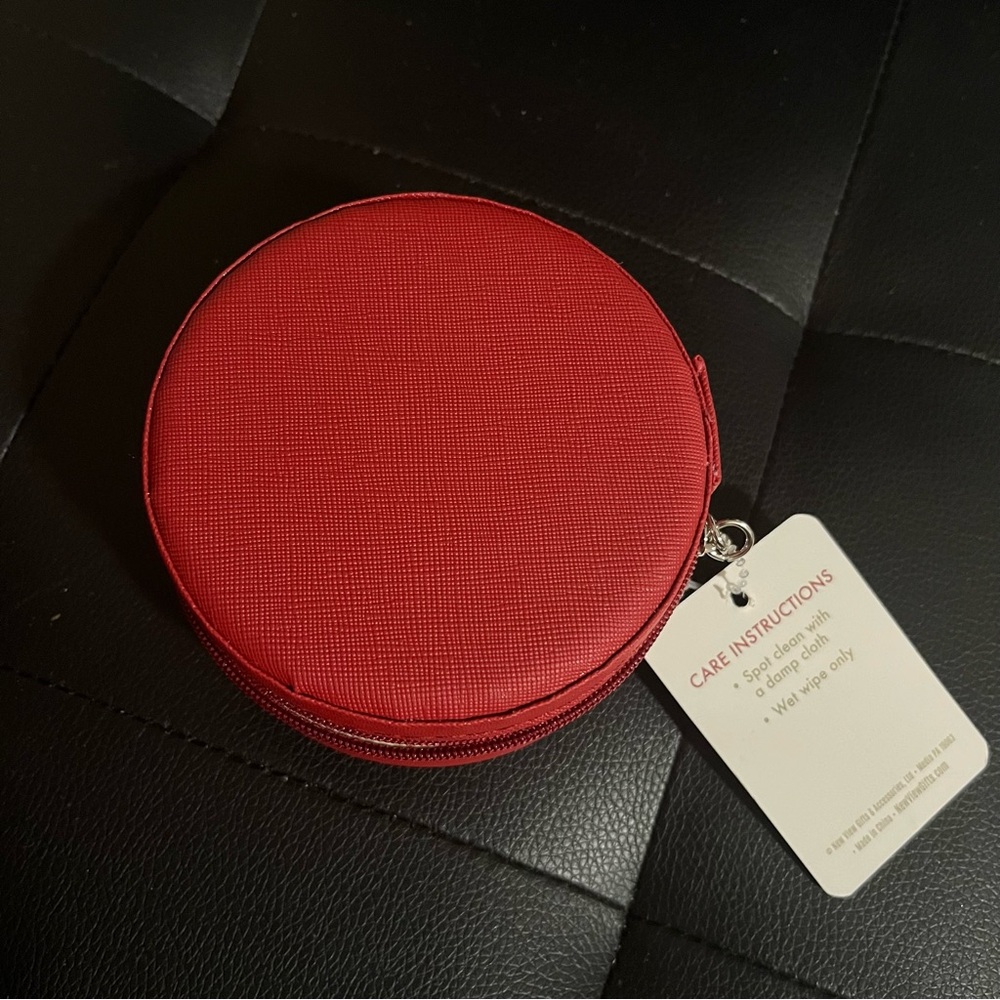 Chic Red Round Jewelry Organizer